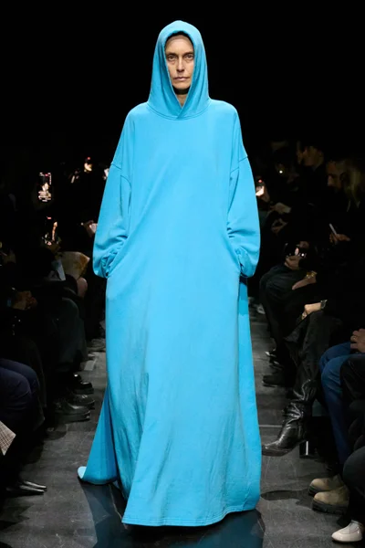 Look 30